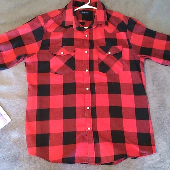Red n black white pearl snap down shirt, large - Picture 2 of 4